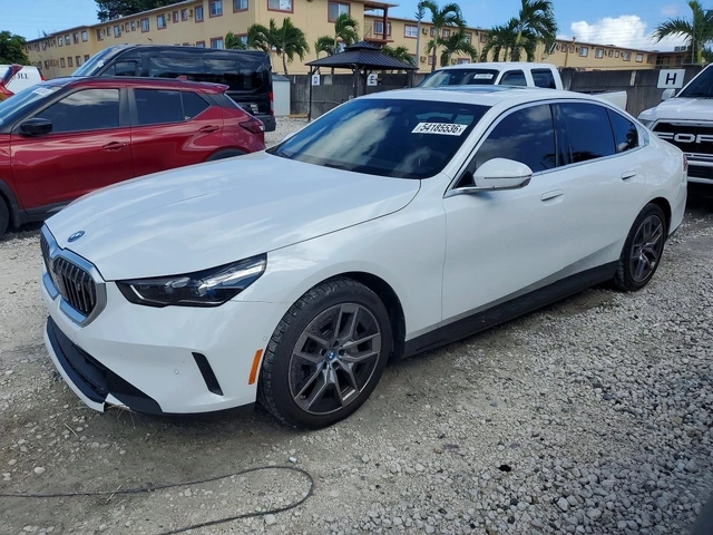 BMW i5 EDRIVE 40 - автомобили, коли, обяви за нови и употребявани 0