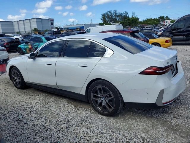 BMW i5 EDRIVE 40 - автомобили, коли, обяви за нови и употребявани 5