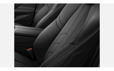 BMW i5 eDrive40 Sedan - автомобили, коли, обяви за нови и употребявани 7