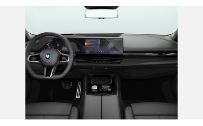 BMW i5 eDrive40 Touring - автомобили, коли, обяви за нови и употребявани 8