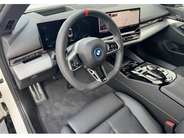 BMW i5 i5 M60 xDrive - автомобили, коли, обяви за нови и употребявани 3