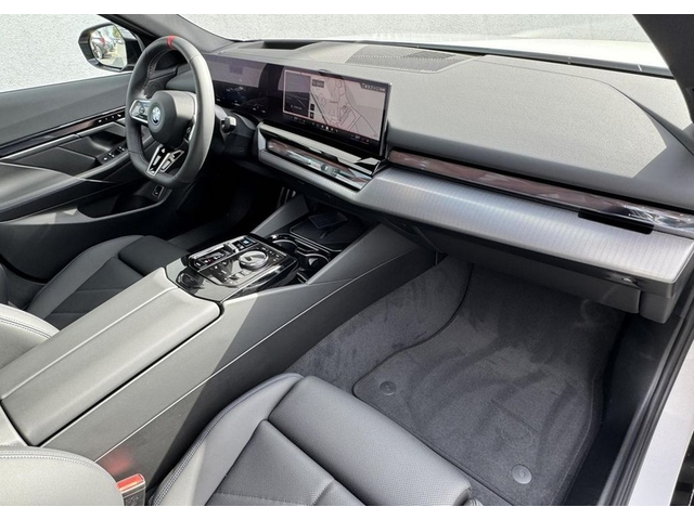 BMW i5 i5 M60 xDrive - автомобили, коли, обяви за нови и употребявани 4