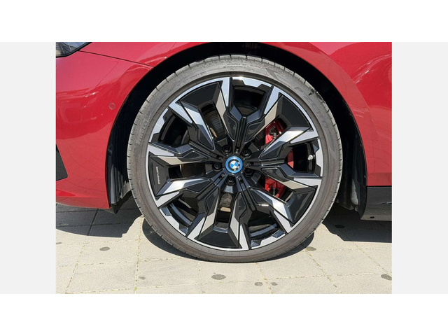 BMW i5 M60 xDrive - автомобили, коли, обяви за нови и употребявани 4