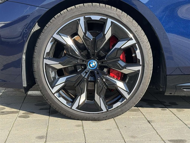BMW i5 M60 xDrive - автомобили, коли, обяви за нови и употребявани 4