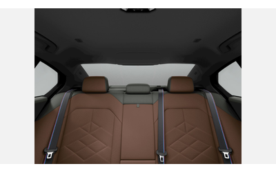 BMW i5 M60 xDrive Sedan - автомобили, коли, обяви за нови и употребявани 10