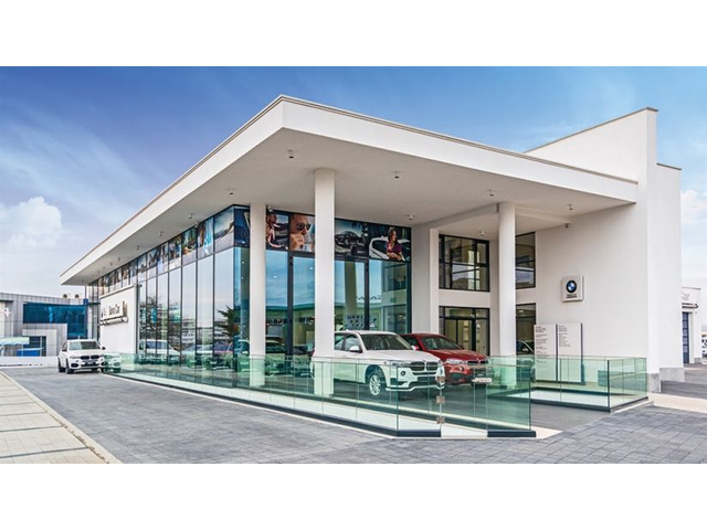 BMW i5 xDrive40 - автомобили, коли, обяви за нови и употребявани 12