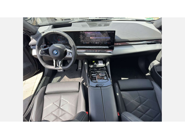 BMW i5 xDrive40 - автомобили, коли, обяви за нови и употребявани 6