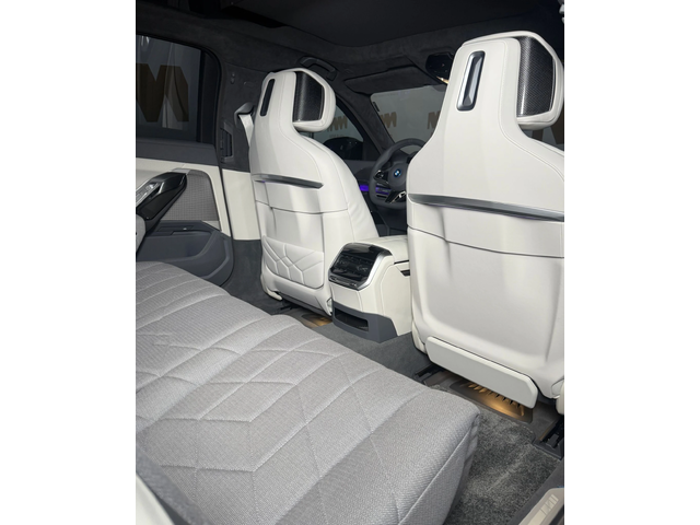 BMW i7 M70* M-Sport* TV* IconicGlow* Massage* SkyLounge - автомобили, коли, обяви за нови и употребявани 12