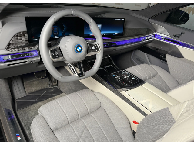 BMW i7 M70* M-Sport* TV* IconicGlow* Massage* SkyLounge - автомобили, коли, обяви за нови и употребявани 5