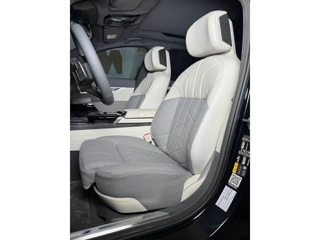 BMW i7 M70* M-Sport* TV* IconicGlow* Massage* SkyLounge - автомобили, коли, обяви за нови и употребявани 6