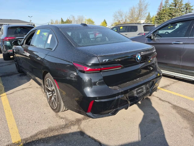 BMW i7 XDRIVE60| B&W| SWAROWSKI| HUD| МАСАЖИ| 2 КЛЮЧА - автомобили, коли, обяви за нови и употребявани 3