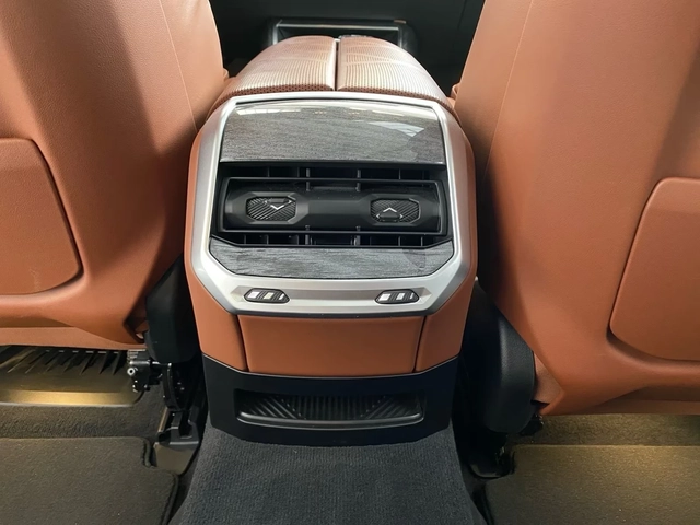 BMW i7 xDrive60 M Sport Pro HUD Pano B&W 21 Massage - автомобили, коли, обяви за нови и употребявани 13