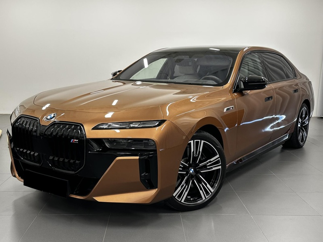 BMW i7 i7 M70 xDrive - автомобили, коли, обяви за нови и употребявани 0