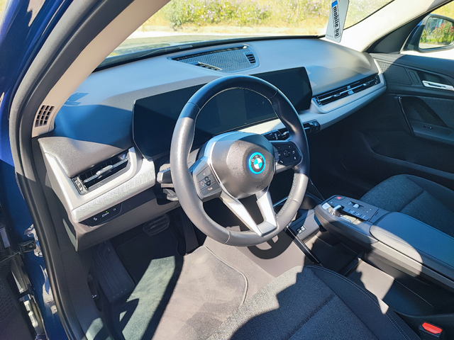 BMW iX 1 XDRIVE30 - автомобили, коли, обяви за нови и употребявани 8