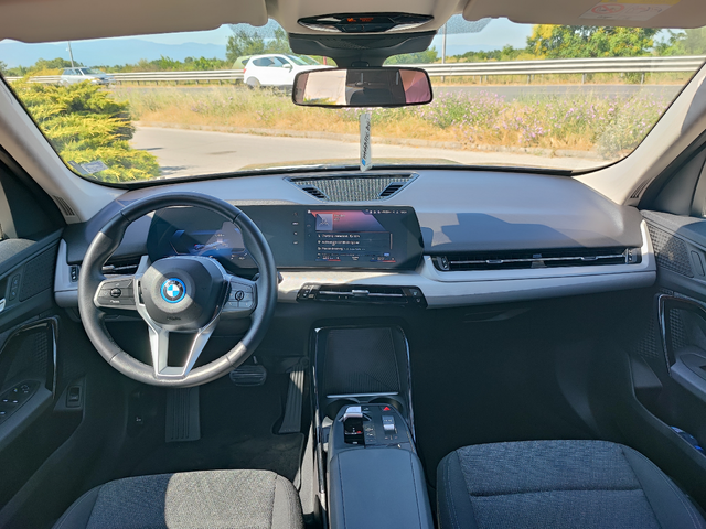 BMW iX 1 XDRIVE30 - автомобили, коли, обяви за нови и употребявани 9