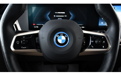 BMW iX M60 - автомобили, коли, обяви за нови и употребявани 8