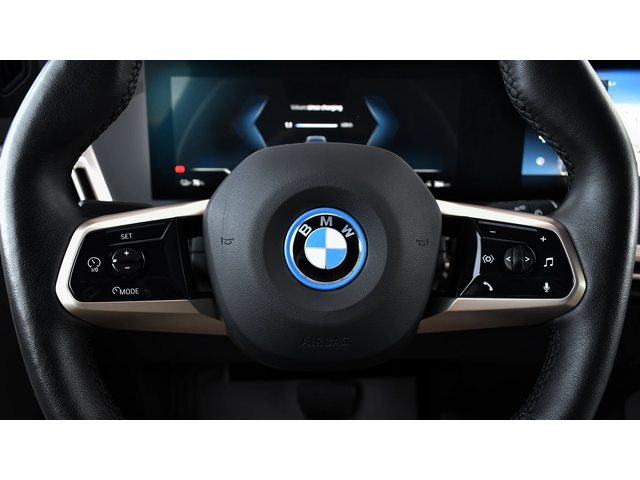 BMW iX M60 - автомобили, коли, обяви за нови и употребявани 8