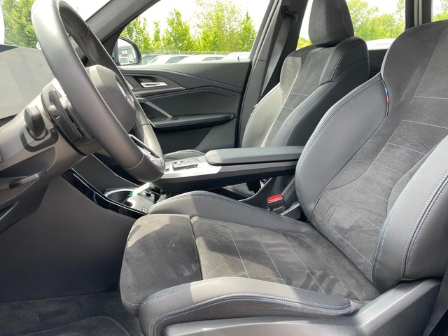 BMW iX iX1 - автомобили, коли, обяви за нови и употребявани 4