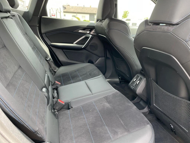 BMW iX iX1 - автомобили, коли, обяви за нови и употребявани 5