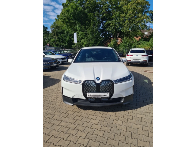 BMW iX xDrive40 - автомобили, коли, обяви за нови и употребявани 0