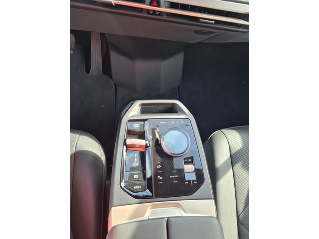 BMW iX xDrive40 - автомобили, коли, обяви за нови и употребявани 7