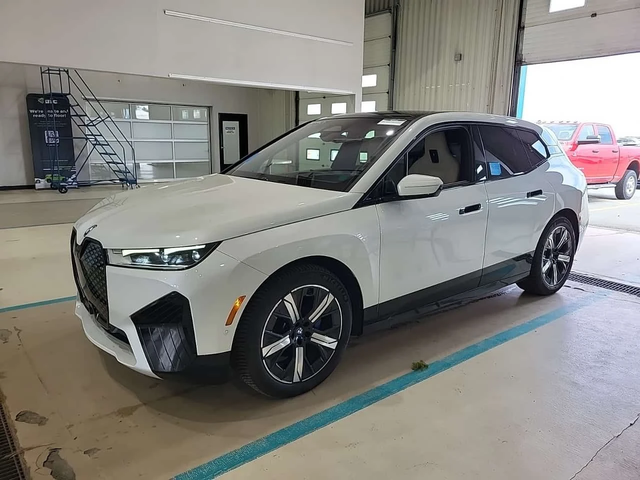 BMW iX XDRIVE50| Soft Close| DISTRONIC| Panorama| Sportpa - автомобили, коли, обяви за нови и употребявани 0