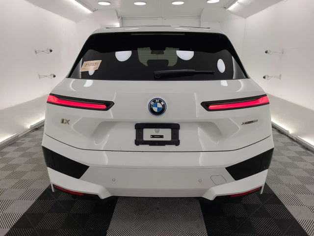BMW iX XDRIVE50| HARMAN KARDON| HUD| 360| PANO| 2 КЛЮЧА| - автомобили, коли, обяви за нови и употребявани 4