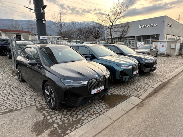 BMW iX 40/xDrive/M60-paket/Laze - автомобили, коли, обяви за нови и употребявани 0