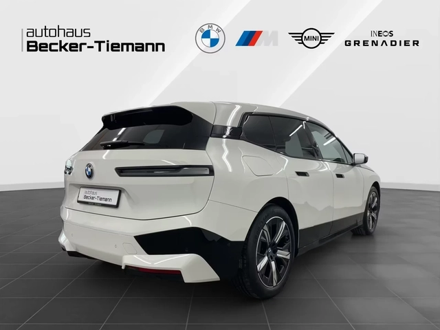 BMW iX 40 xDrive M Sport  Laser H/K HUD 360 Keyless W/P - автомобили, коли, обяви за нови и употребявани 4