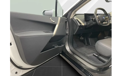BMW iX 40 xDrive M Sport  Laser H/K HUD 360 Keyless W/P - автомобили, коли, обяви за нови и употребявани 9