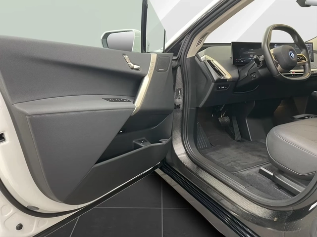 BMW iX 40 xDrive M Sport  Laser H/K HUD 360 Keyless W/P - автомобили, коли, обяви за нови и употребявани 9