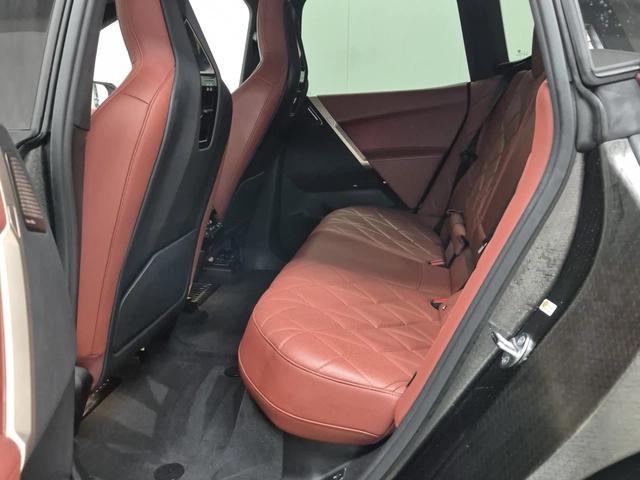 BMW iX xDrive50 - автомобили, коли, обяви за нови и употребявани 11