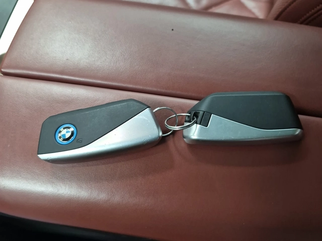 BMW iX xDrive50 - автомобили, коли, обяви за нови и употребявани 7
