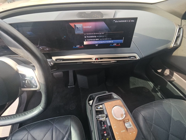 BMW iX xDrive50 - автомобили, коли, обяви за нови и употребявани 11