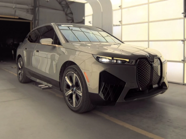 BMW iX xDrive50 - автомобили, коли, обяви за нови и употребявани 2
