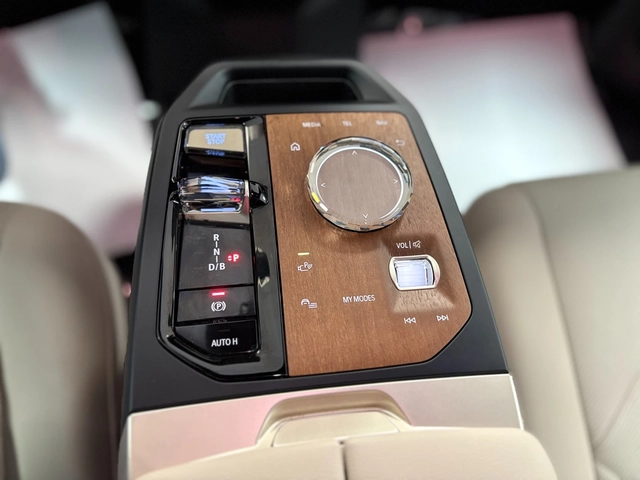 BMW iX xDrive40 AWD - автомобили, коли, обяви за нови и употребявани 16
