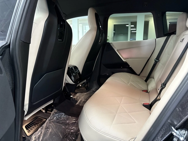 BMW iX xDrive40 AWD - автомобили, коли, обяви за нови и употребявани 8