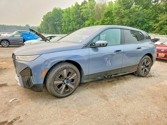 BMW iX xDrive50 - автомобили, коли, обяви за нови и употребявани 0