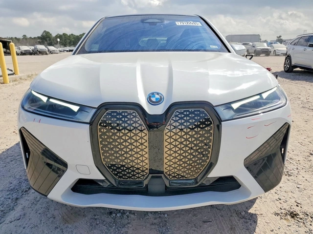 BMW iX xDrive50 - автомобили, коли, обяви за нови и употребявани 4