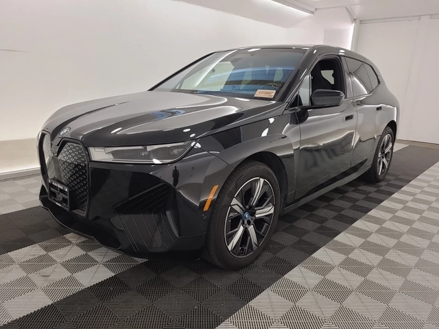 BMW iX xDrive40 - автомобили, коли, обяви за нови и употребявани 0