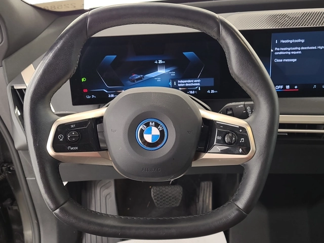 BMW iX xDrive40 - автомобили, коли, обяви за нови и употребявани 10