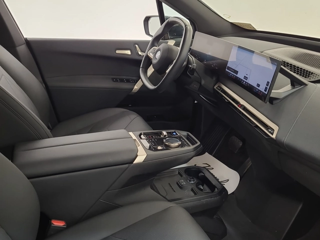 BMW iX xDrive40 - автомобили, коли, обяви за нови и употребявани 11