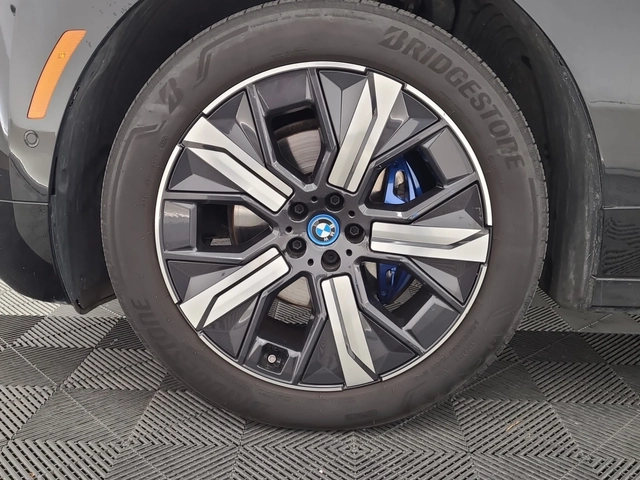 BMW iX xDrive40 - автомобили, коли, обяви за нови и употребявани 5