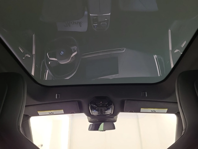 BMW iX xDrive40 - автомобили, коли, обяви за нови и употребявани 9