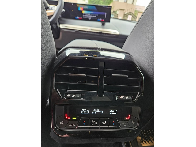 BMW iX iX xDrive40 - автомобили, коли, обяви за нови и употребявани 12