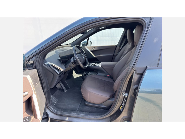 BMW iX xDrive40 - автомобили, коли, обяви за нови и употребявани 7