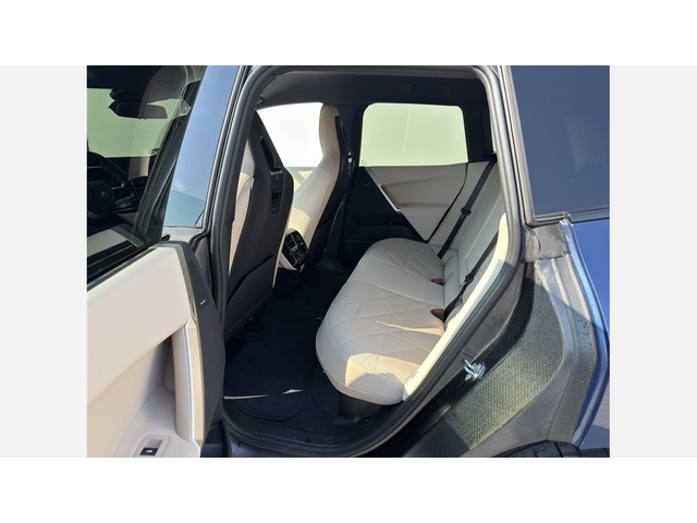 BMW iX xDrive40 - автомобили, коли, обяви за нови и употребявани 9