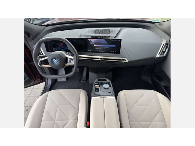 BMW iX xDrive40 - автомобили, коли, обяви за нови и употребявани 6
