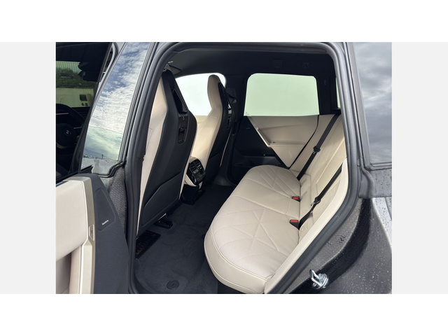 BMW iX xDrive40 - автомобили, коли, обяви за нови и употребявани 9