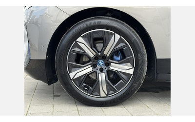 bmw-ix-xdrive40 - 4